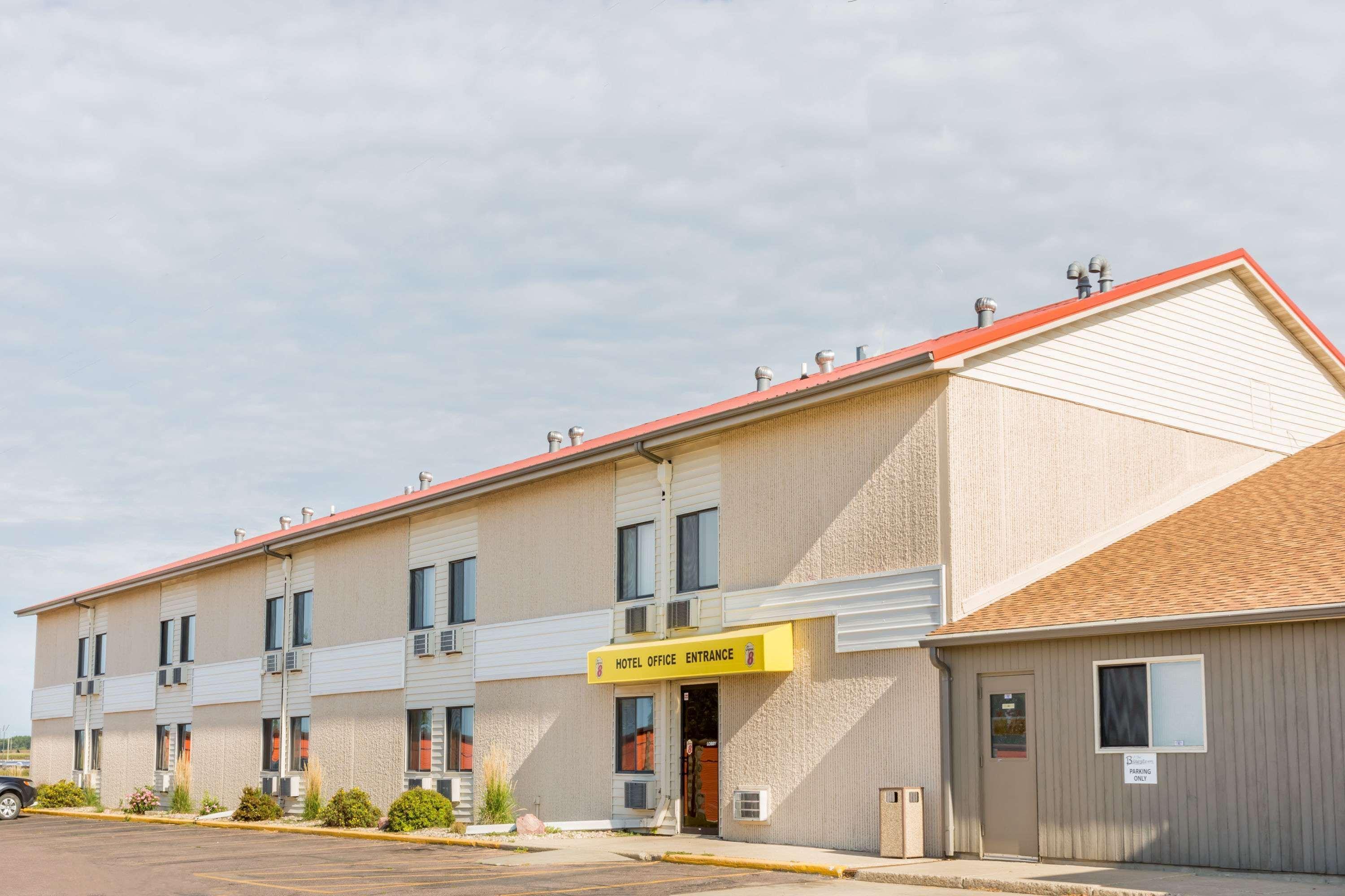 Super 8 By Wyndham Luverne Esterno foto
